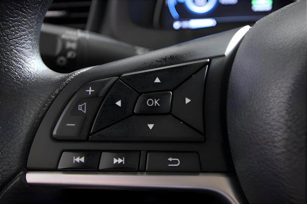 Used 2025 Nissan Leaf S image 17