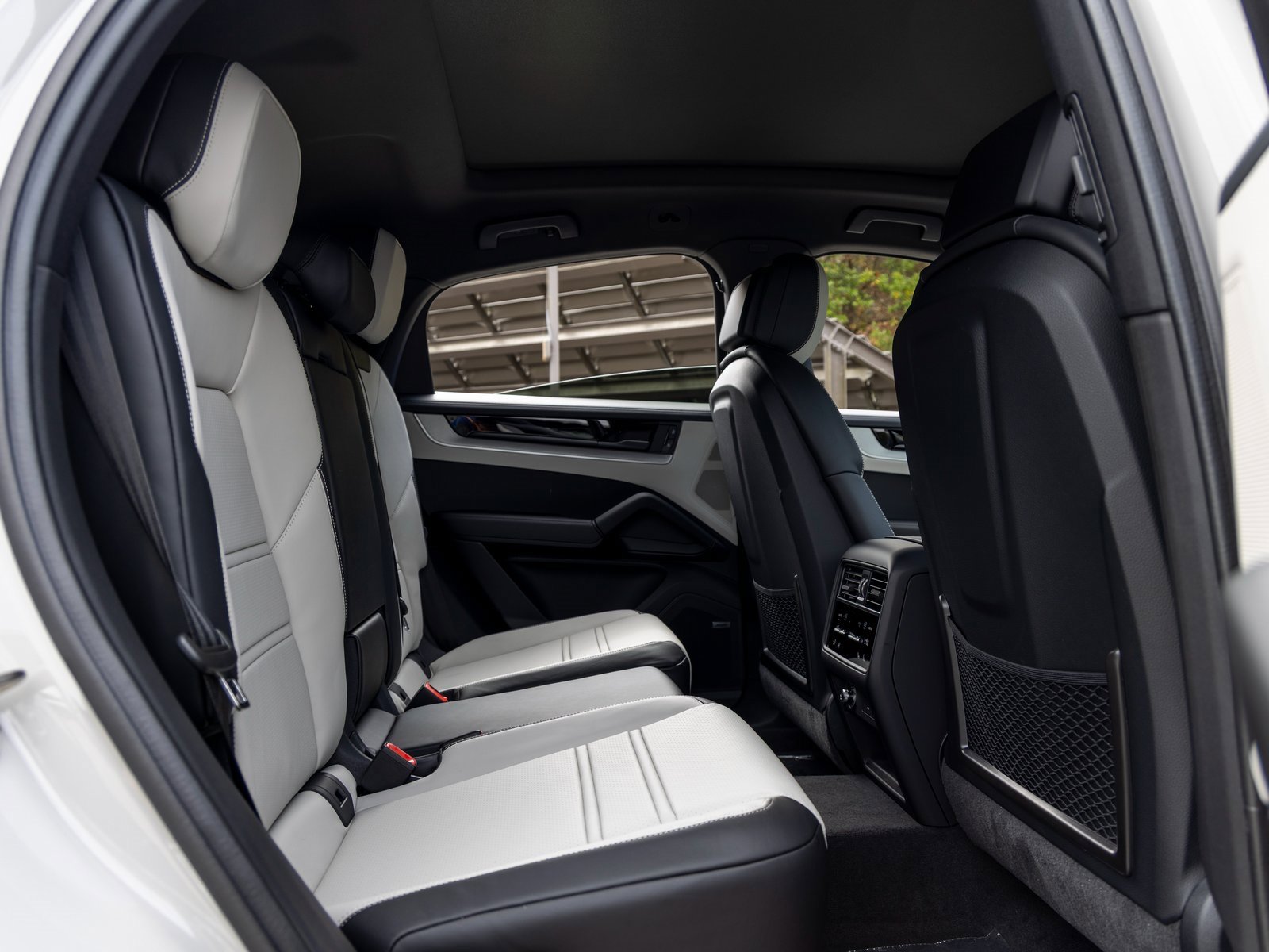 New 2025 Porsche Cayenne Coupe image 42