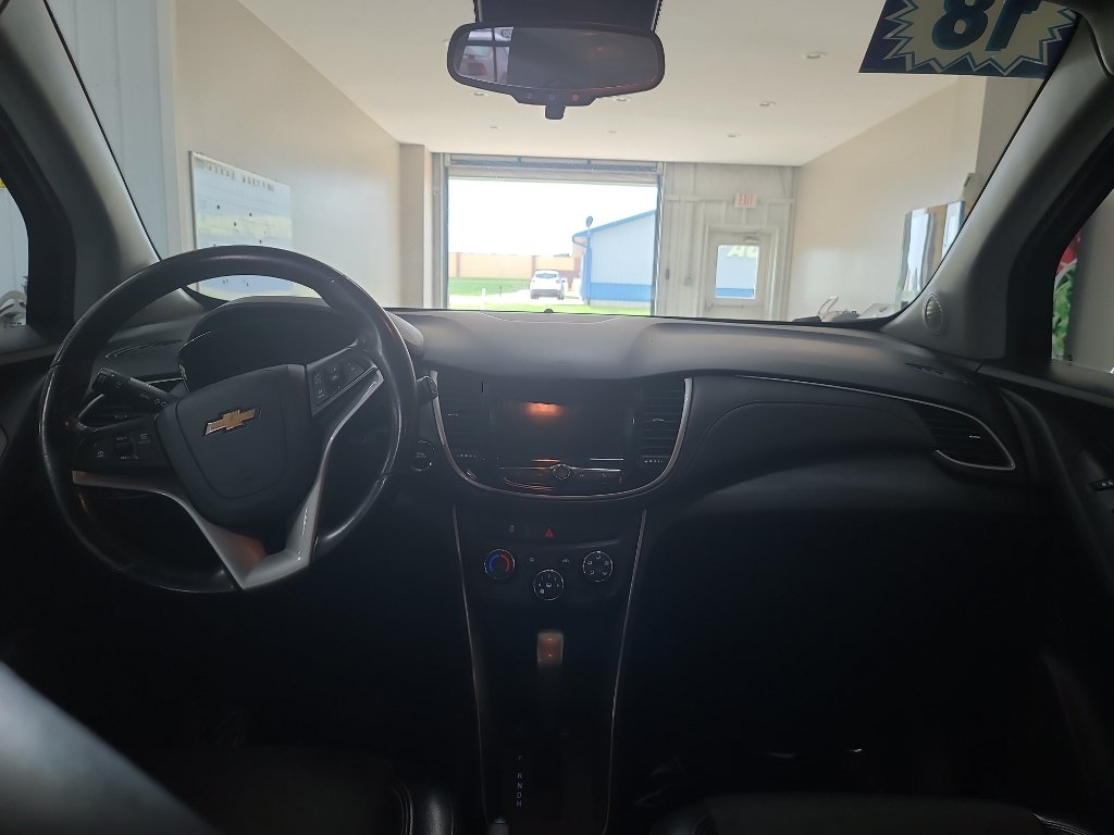 Used 2018 Chevrolet Trax LT w/ LT Convenience Package AWD/4WD image 12