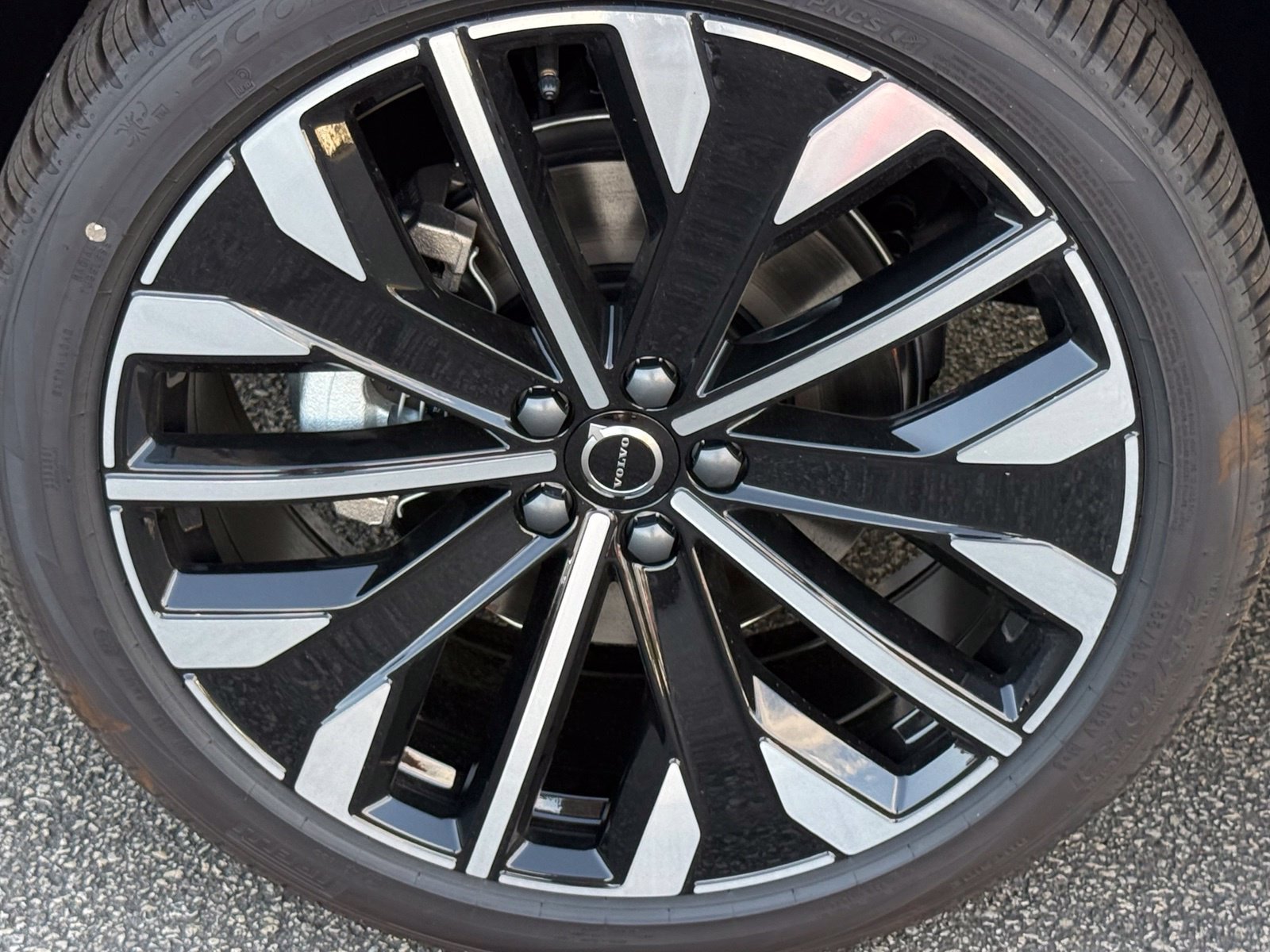 New 2027 Volvo XC60 B5 Ultra AWD/4WD image 12