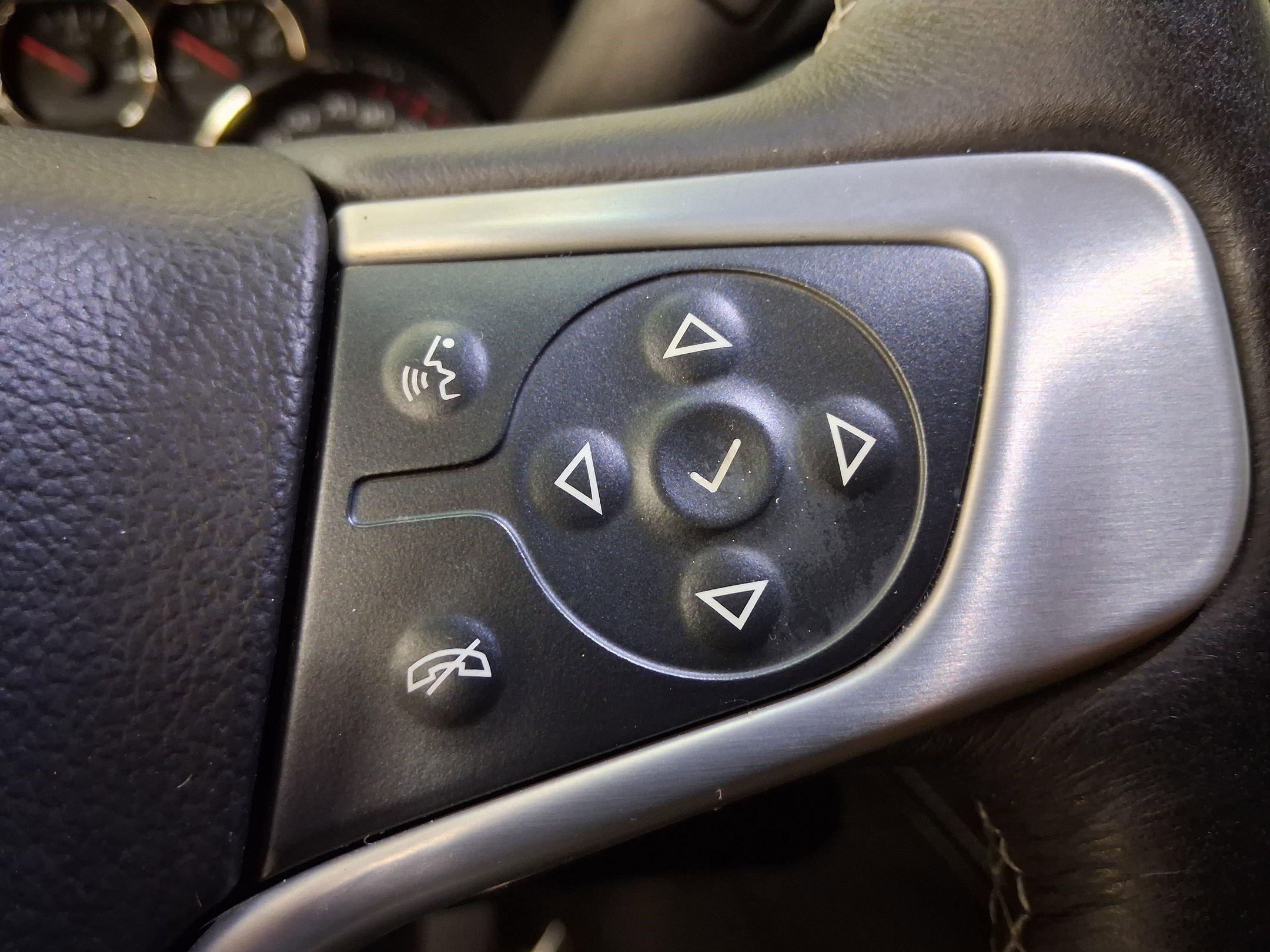 Used 2016 GMC Yukon SLT w/ Open Road Package image 24