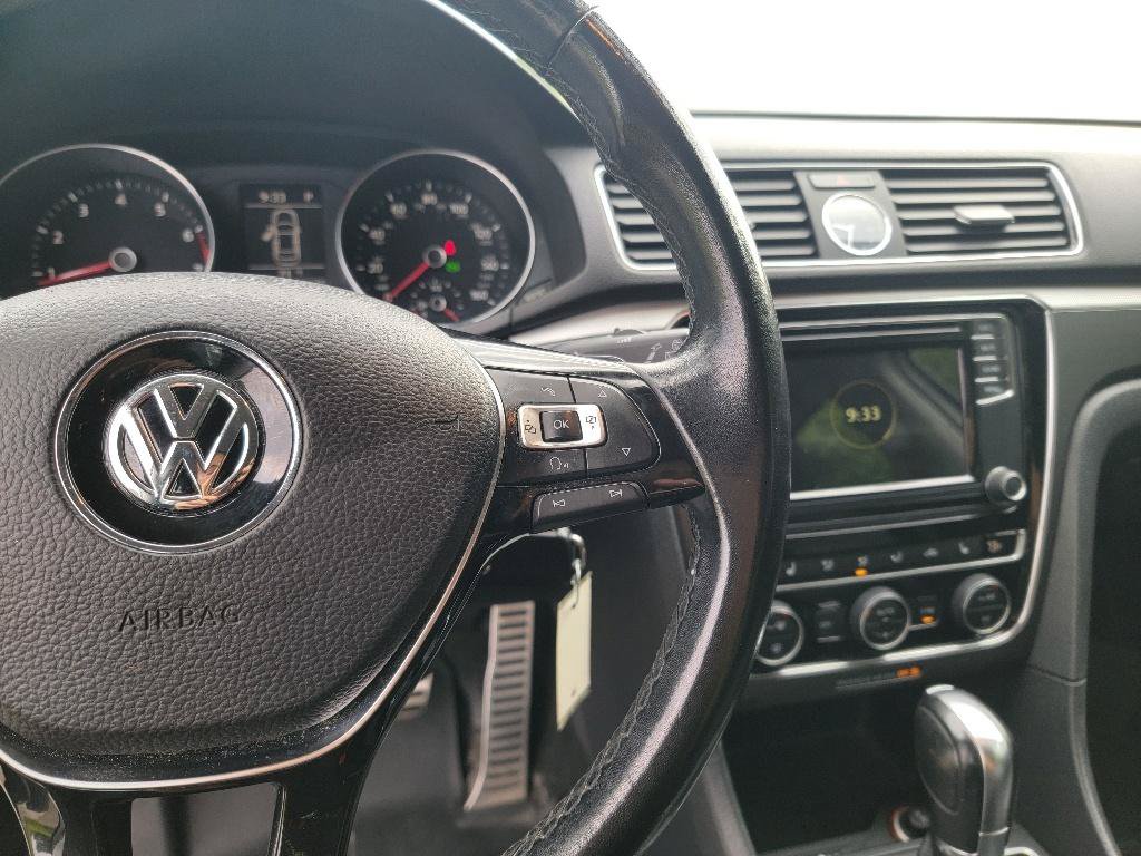 Used 2017 Volkswagen Passat 1.8T R-Line FWD image 16
