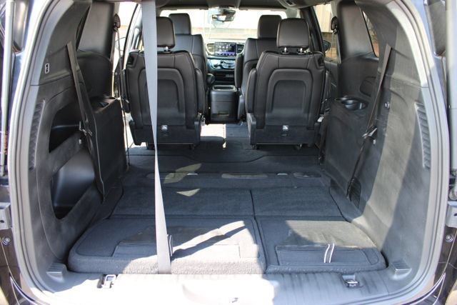 Used 2023 Chrysler Pacifica Touring-L w/ S Appearance Package AWD/4WD image 34