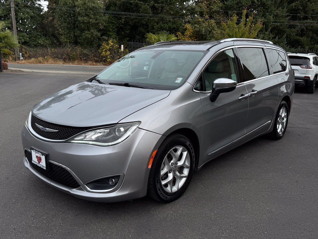 Used 2020 Chrysler Pacifica Limited FWD image 3