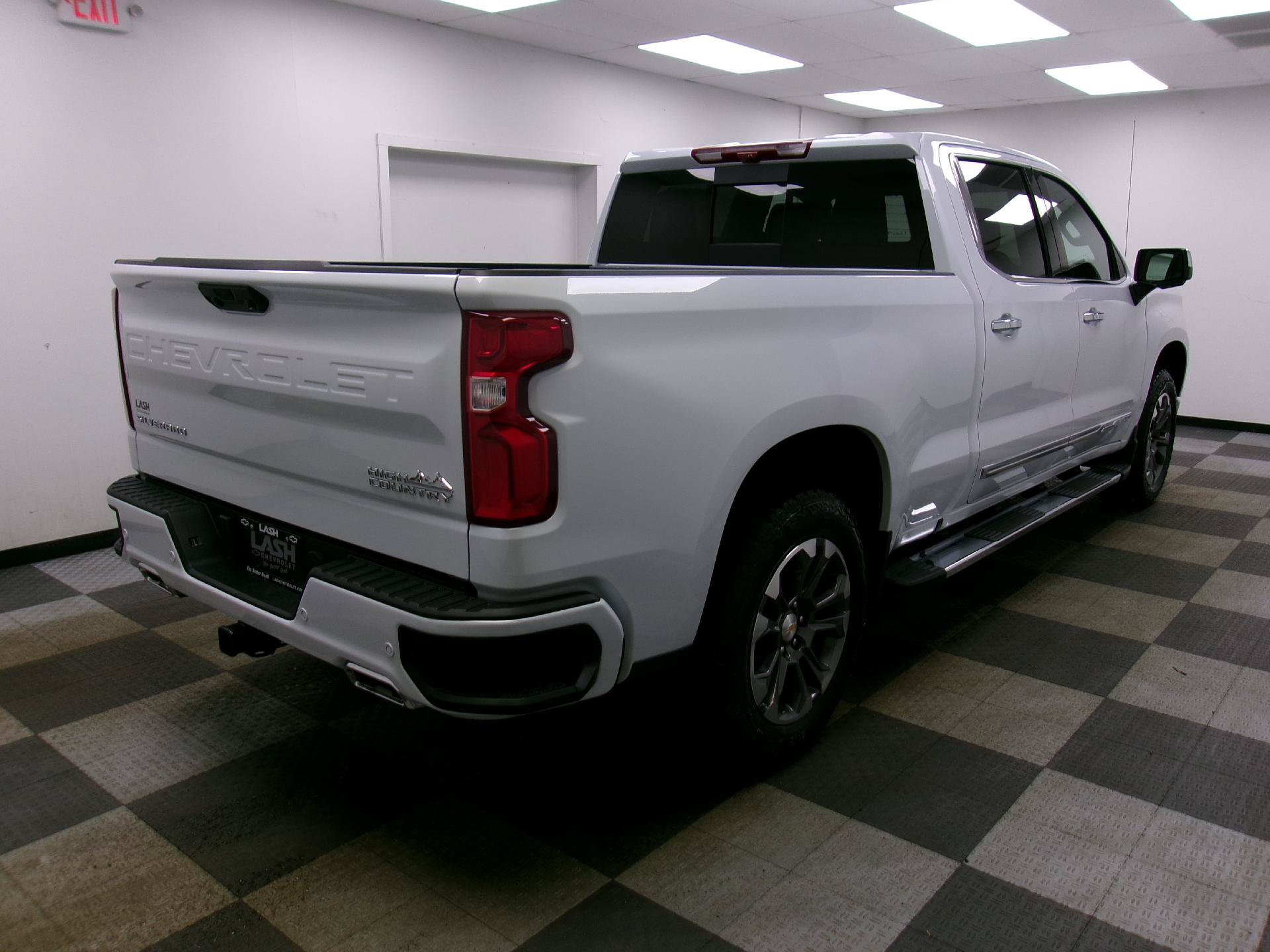New 2026 Chevrolet Silverado 1500 High Country w/ Technology Package AWD/4WD image 14