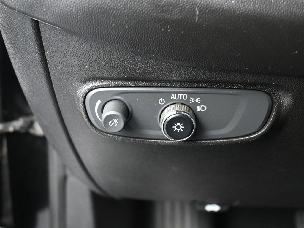 Used 2020 Chevrolet Equinox LS image 15