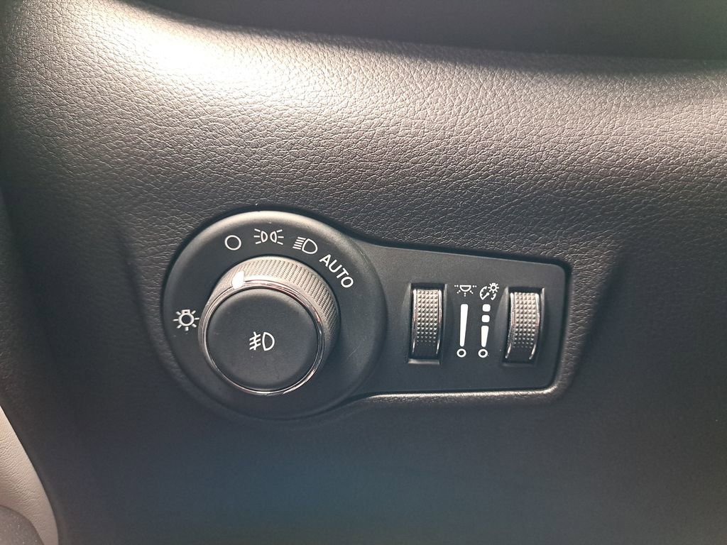 Used 2025 Jeep Compass Limited AWD/4WD image 24
