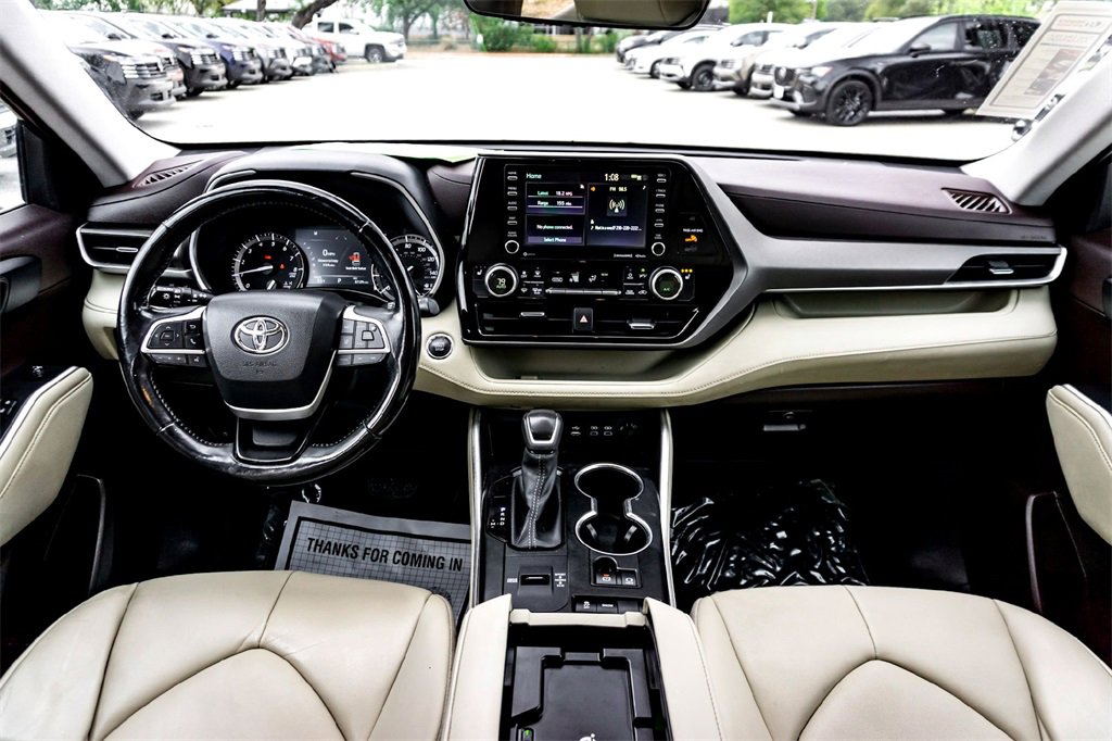 Used 2022 Toyota Highlander XLE image 29