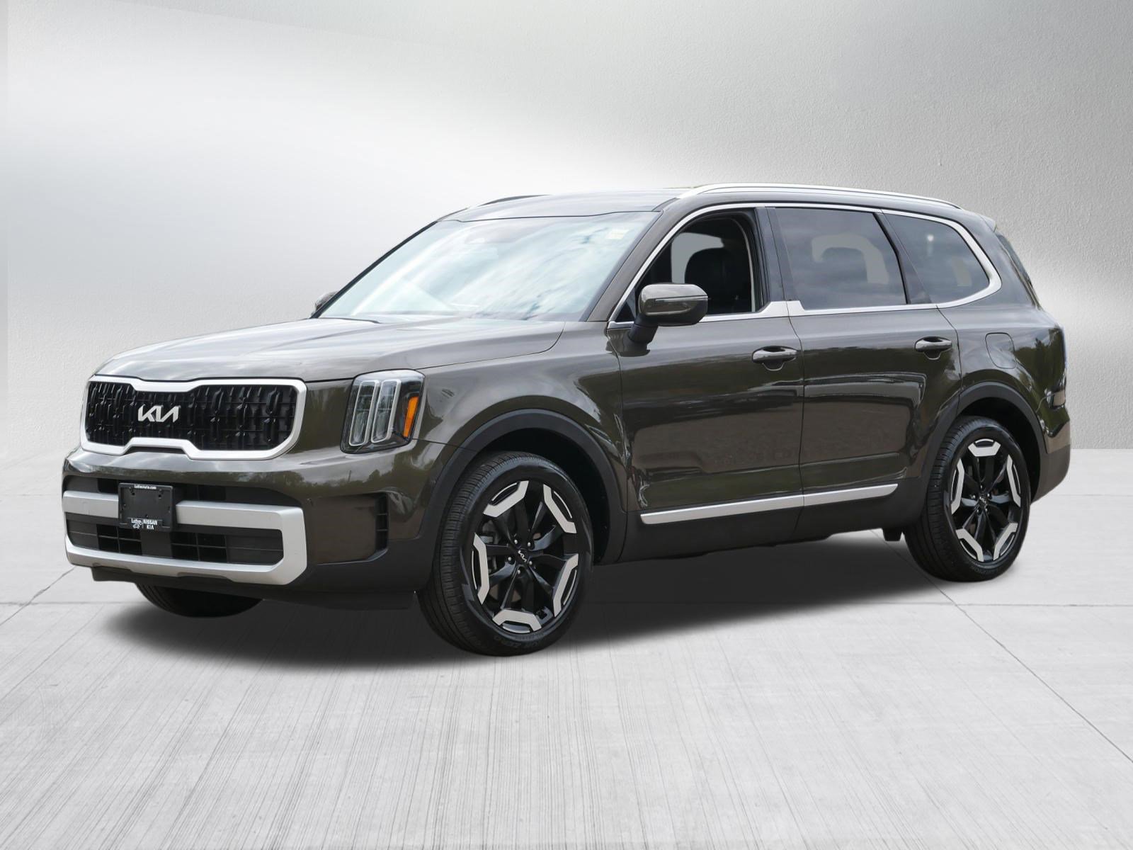 Used 2024 Kia Telluride EX w/ EX Captain's Chair Package AWD/4WD image 3