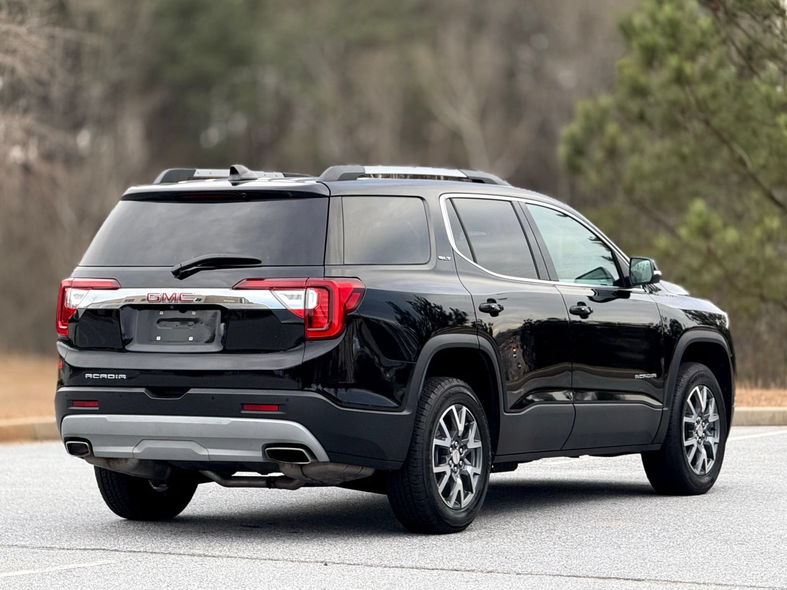 Used 2023 GMC Acadia SLT FWD image 10