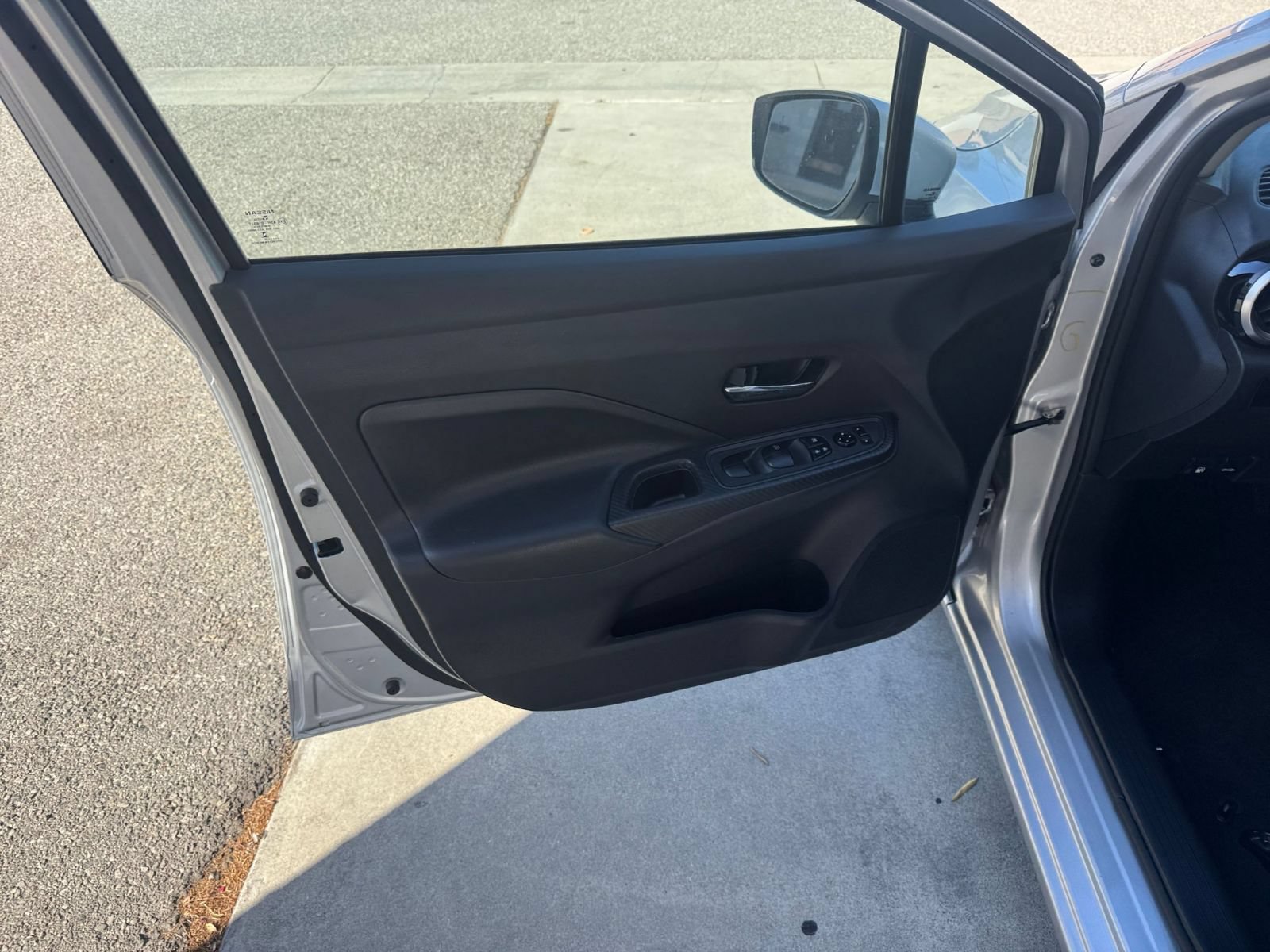Used 2025 Nissan Versa SV FWD image 18