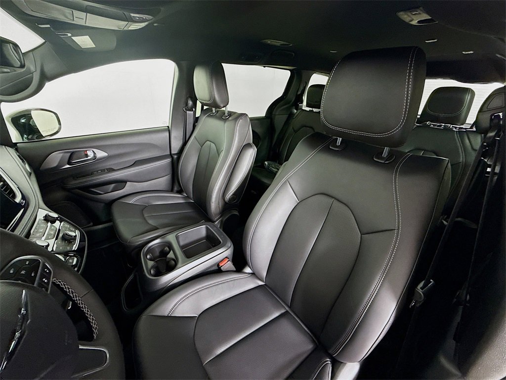 New 2025 Chrysler Pacifica Select image 12