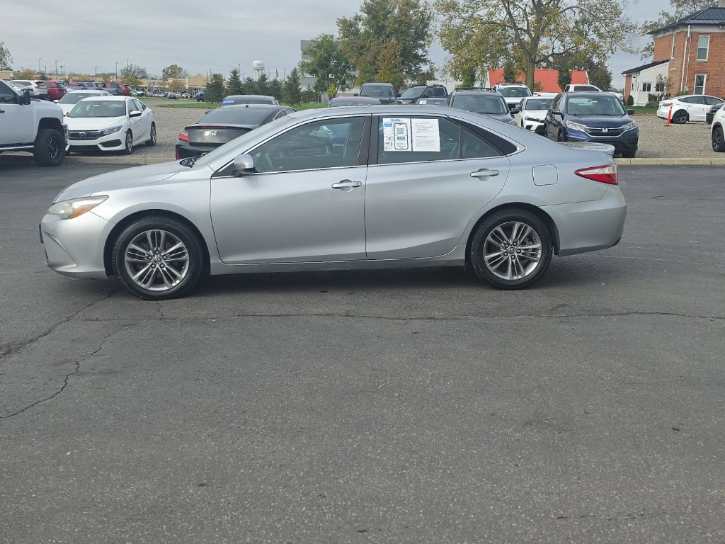 Used 2015 Toyota Camry SE w/ Moonroof Package FWD image 4