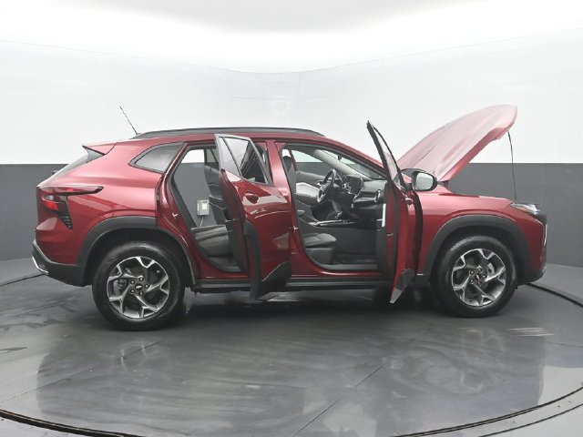 Used 2024 Chevrolet Trax LT w/ Sunroof Package FWD image 55