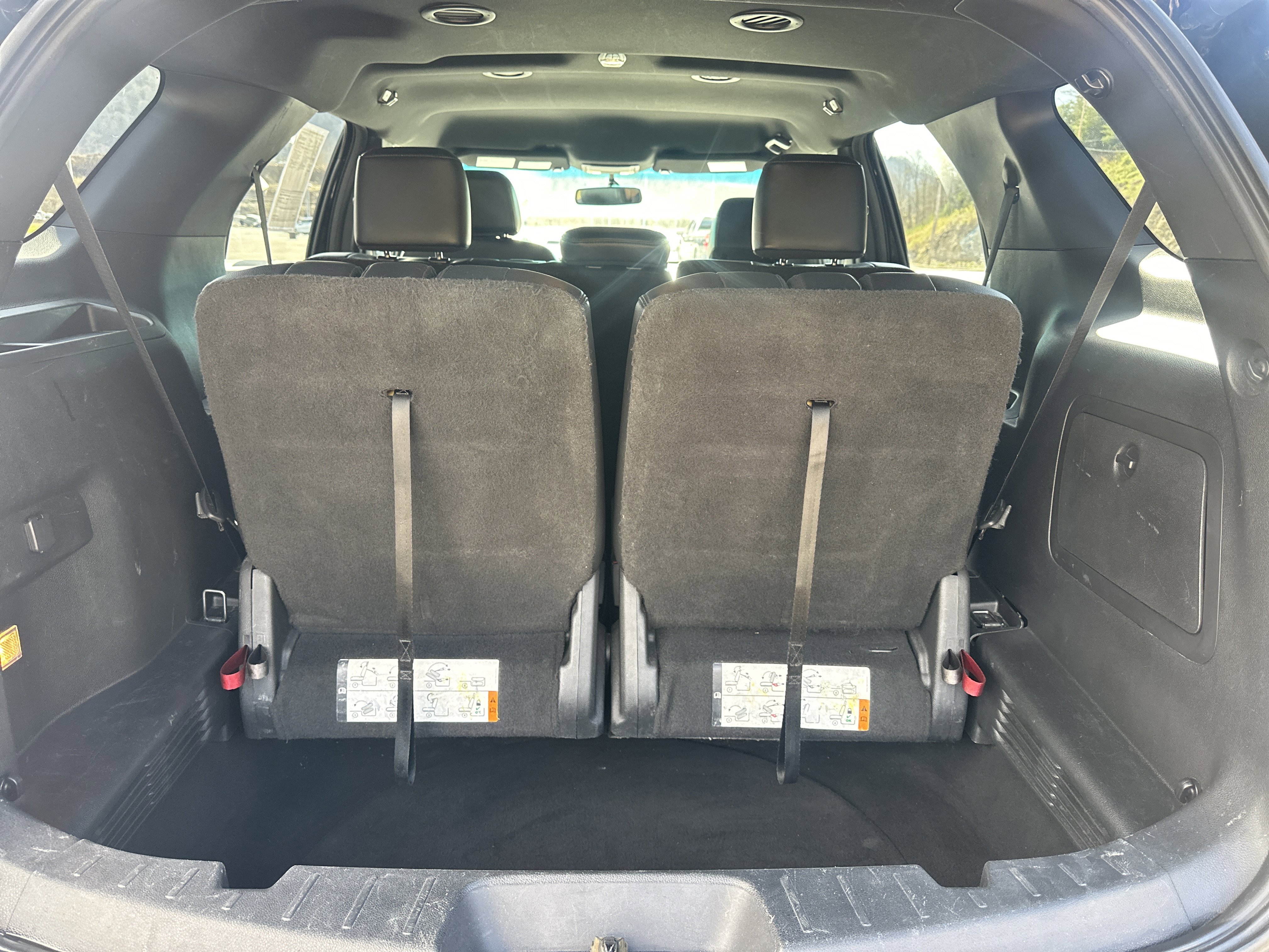 Used 2017 Ford Explorer XLT w/ Equipment Group 202A image 4