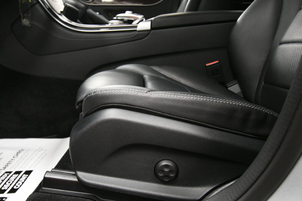 Used 2019 Mercedes-Benz GLC 300 4MATIC image 10