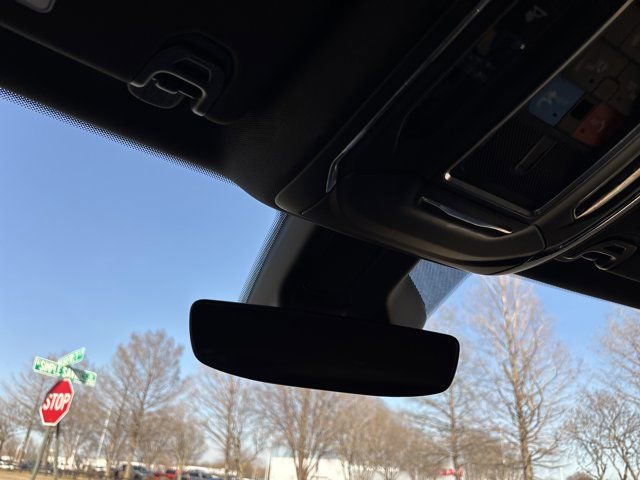 Used 2024 Jeep Wagoneer Series II w/ Flexible Seating Group image 25