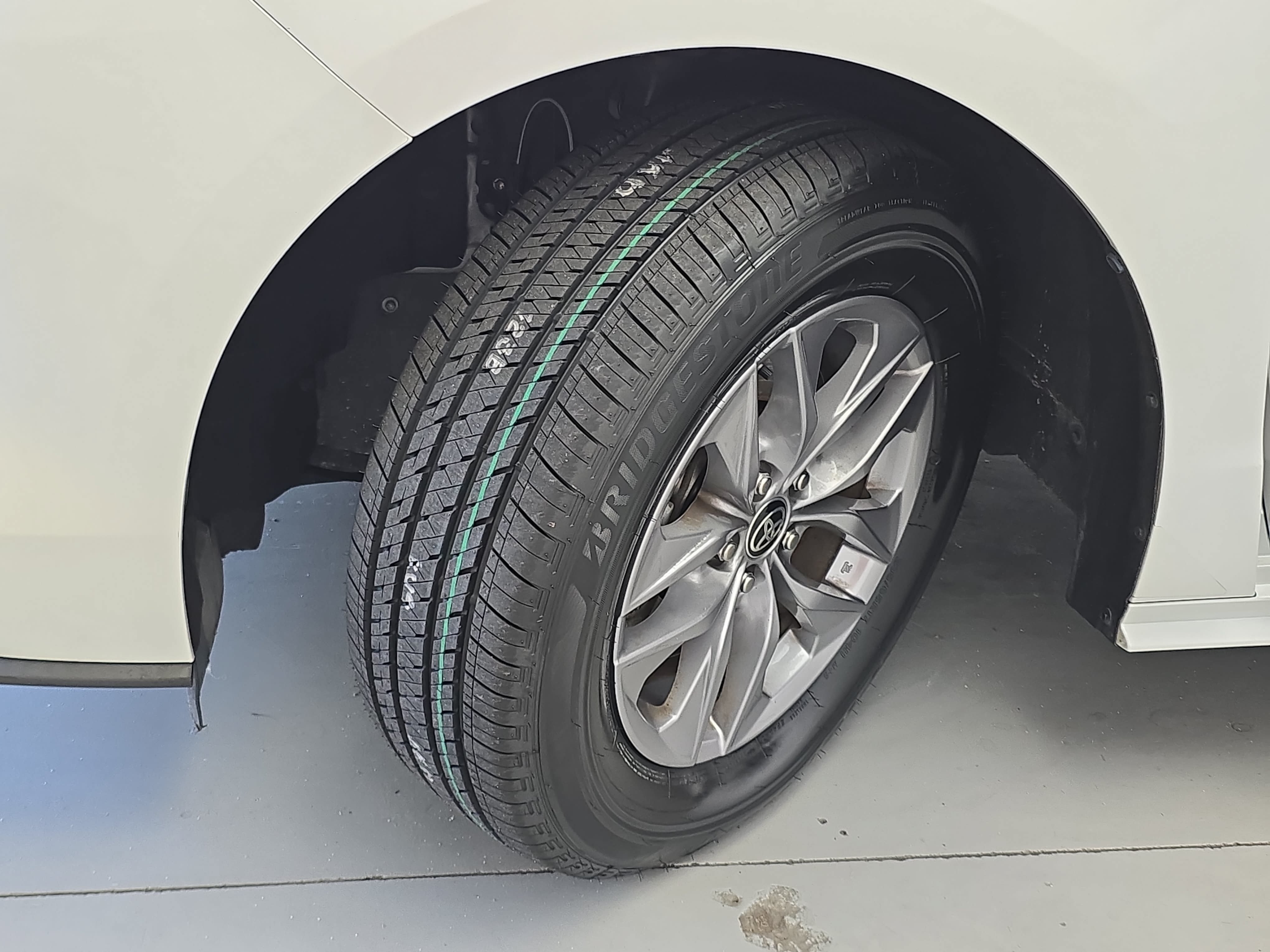 Used 2024 Toyota Sienna XLE FWD image 33