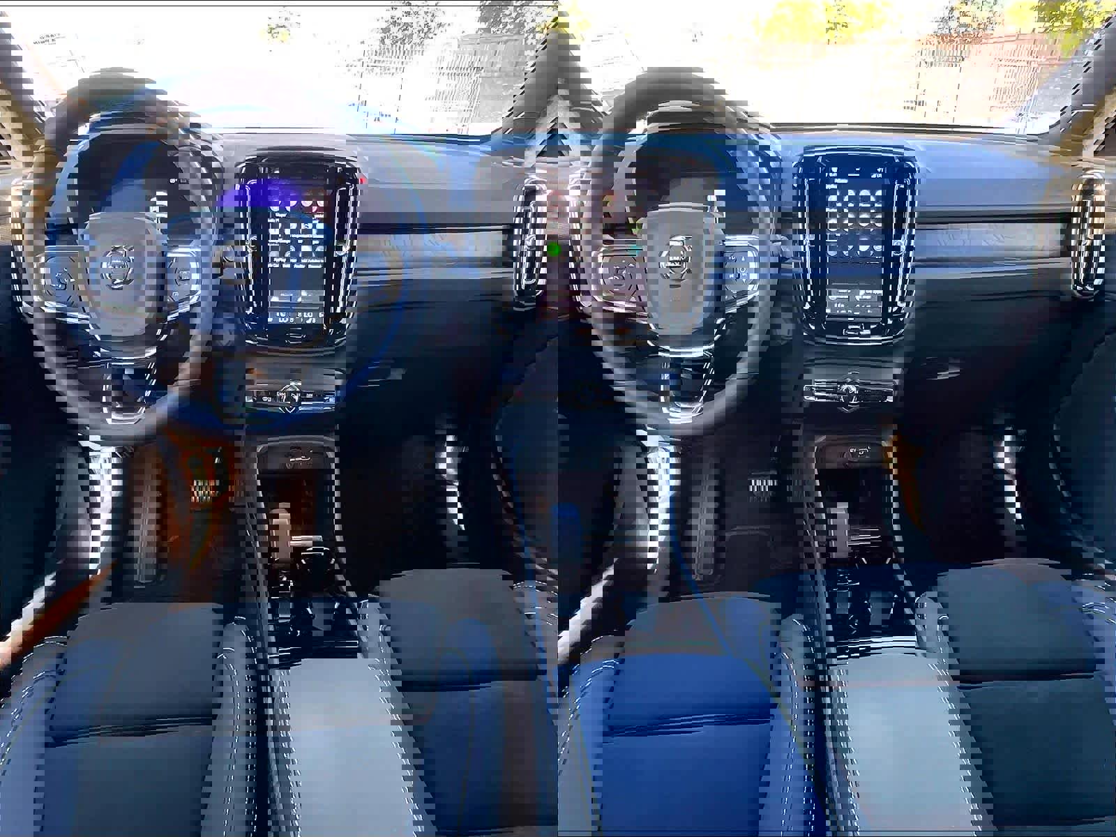 Used 2024 Volvo XC40 Recharge Plus w/ Protection Package Premier image 18