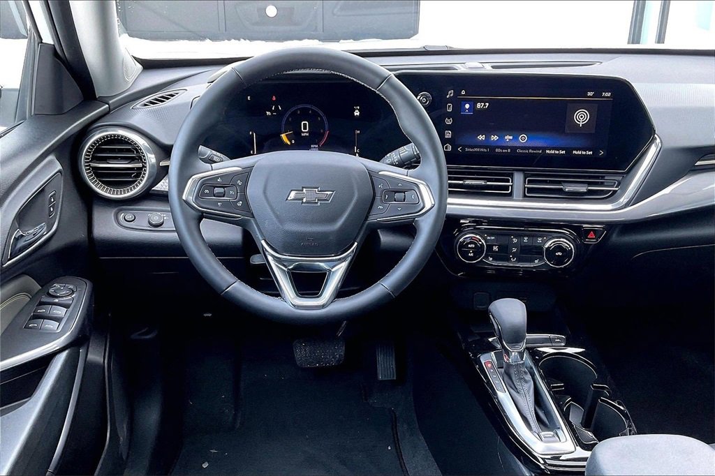 Used 2025 Chevrolet Trax ACTIV w/ Sunroof Package image 5