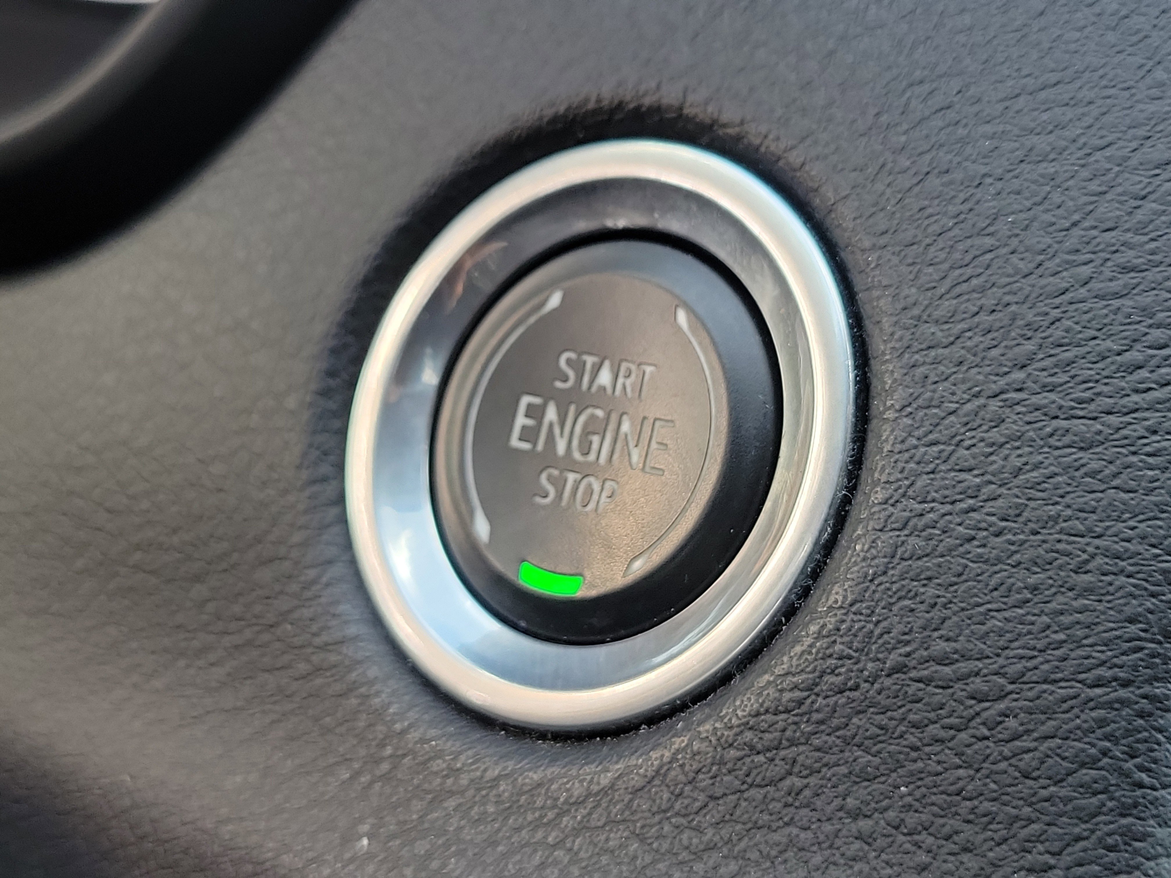 Used 2020 Cadillac XT4 Premium Luxury w/ Enhanced Visibility Package image 33