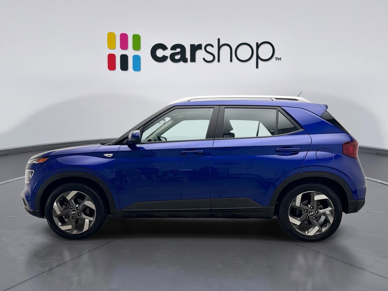 Used 2024 Hyundai Venue Limited FWD image 2
