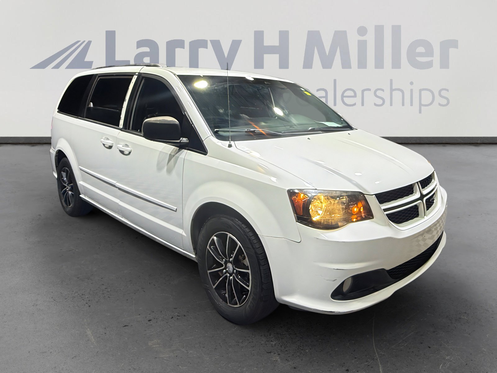 Used 2016 Dodge Grand Caravan R/T FWD image 7