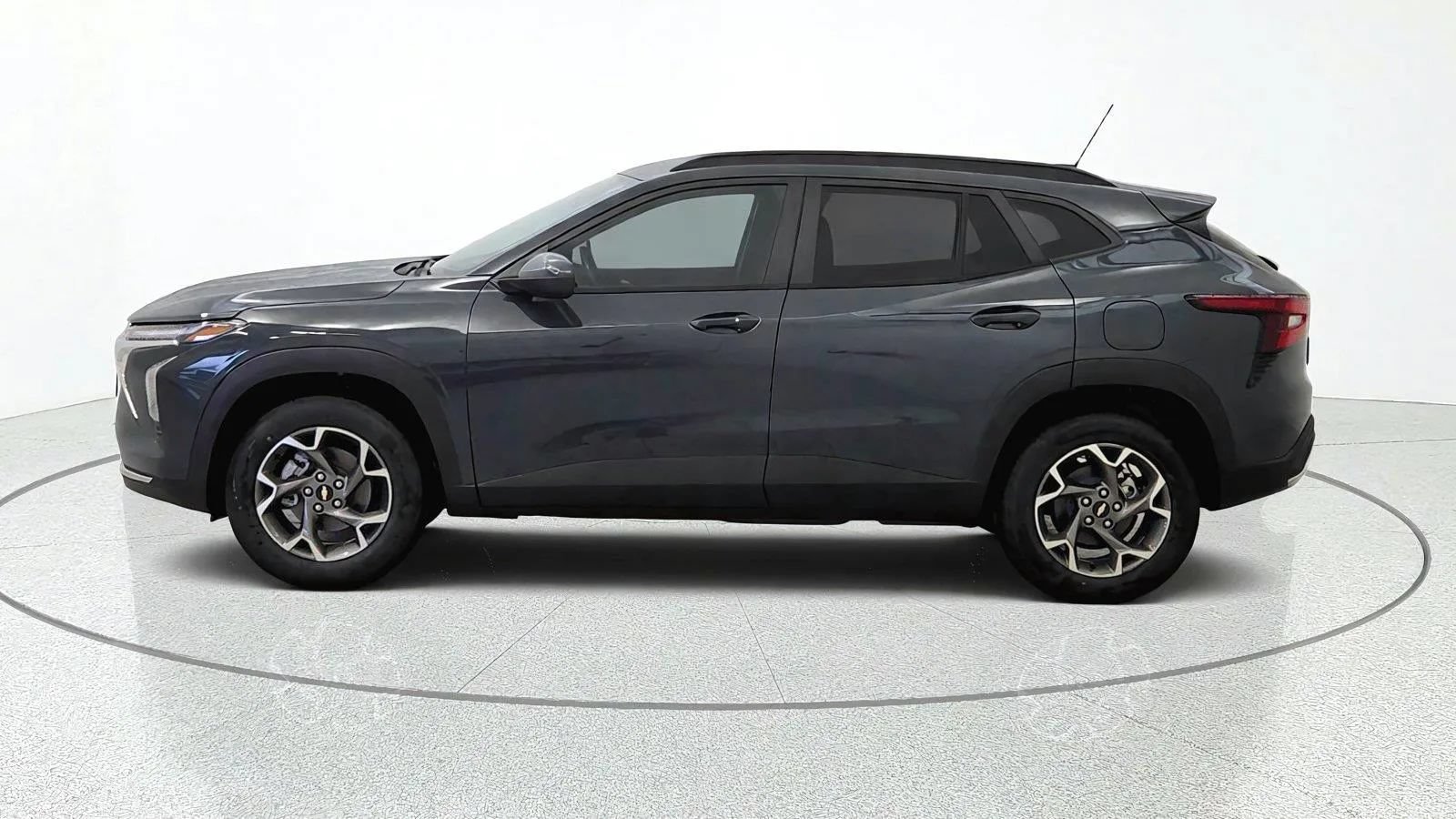 New 2026 Chevrolet Trax LT w/ Sunroof Package FWD image 5