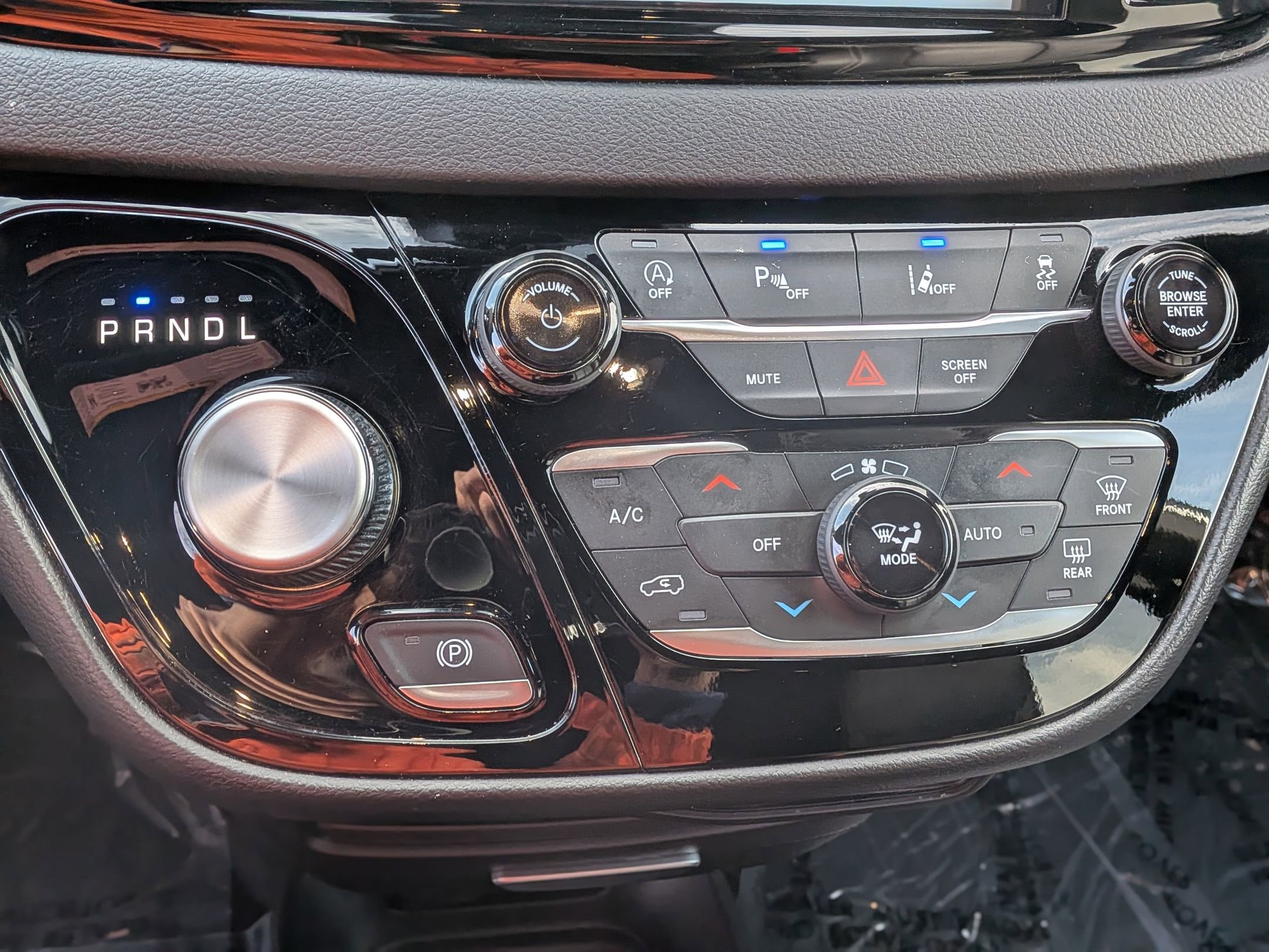 Used 2025 Chrysler Pacifica Select image 29