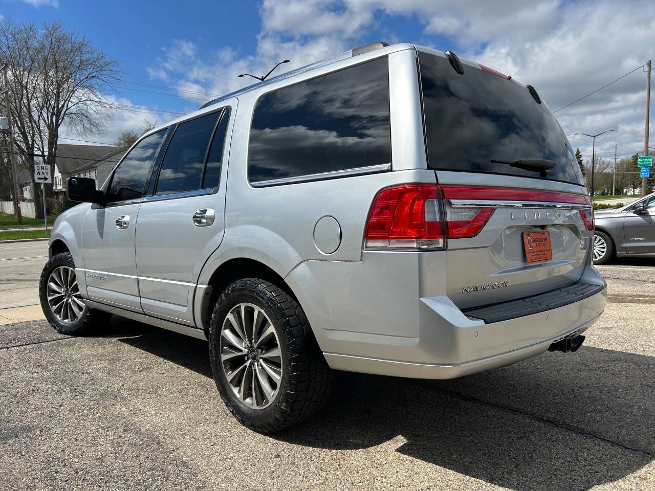 Used 2017 Lincoln Navigator Select AWD/4WD image 6