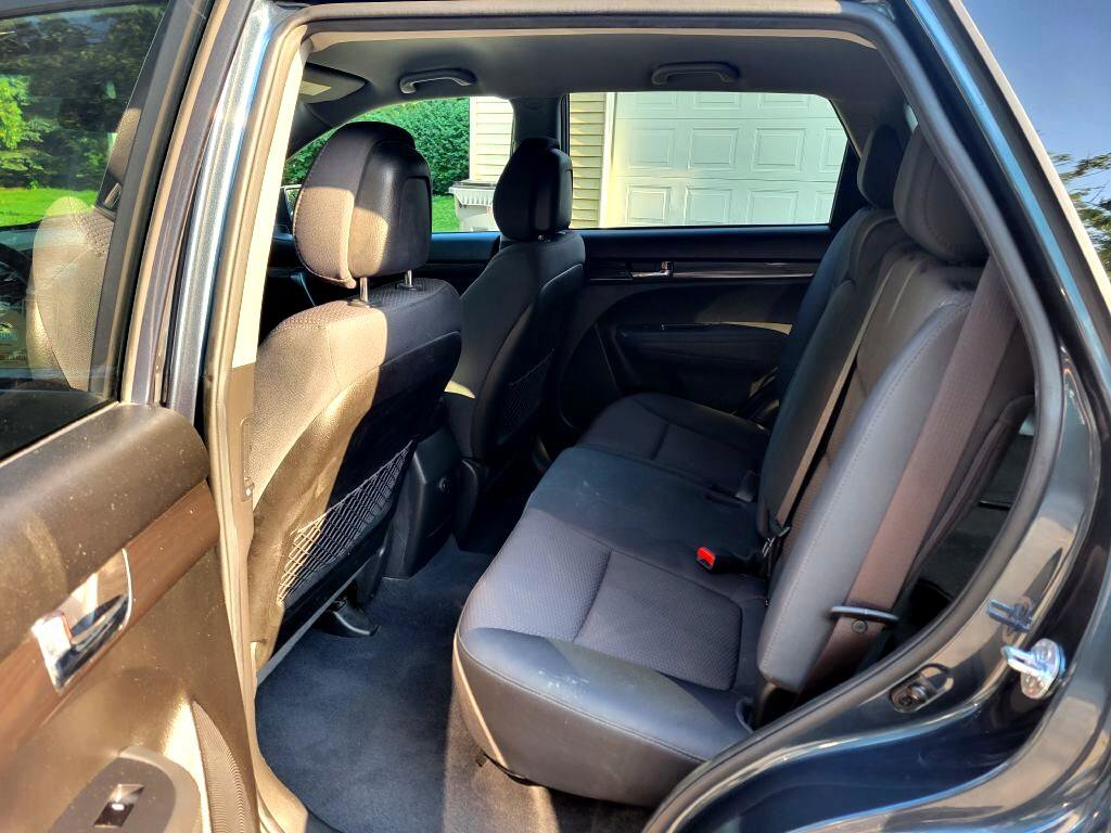 Used 2011 Kia Sorento LX image 11