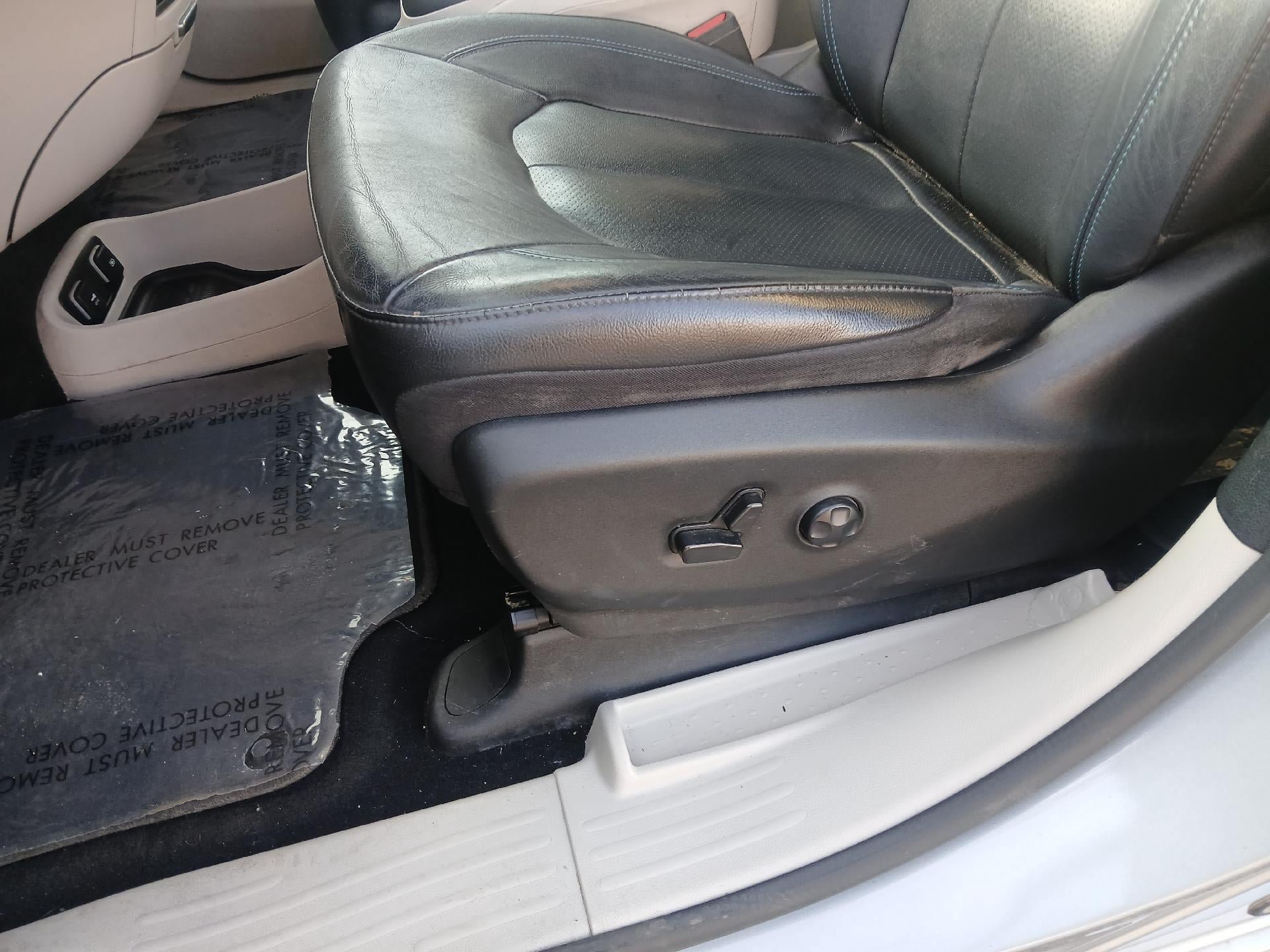 Used 2021 Chrysler Pacifica Touring-L w/ Premium & Safety Sphere Group FWD image 10