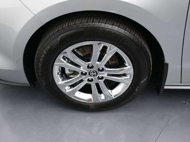 Used 2024 Toyota Sienna Platinum image 9