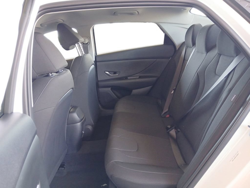 New 2026 Hyundai Elantra SE FWD image 13