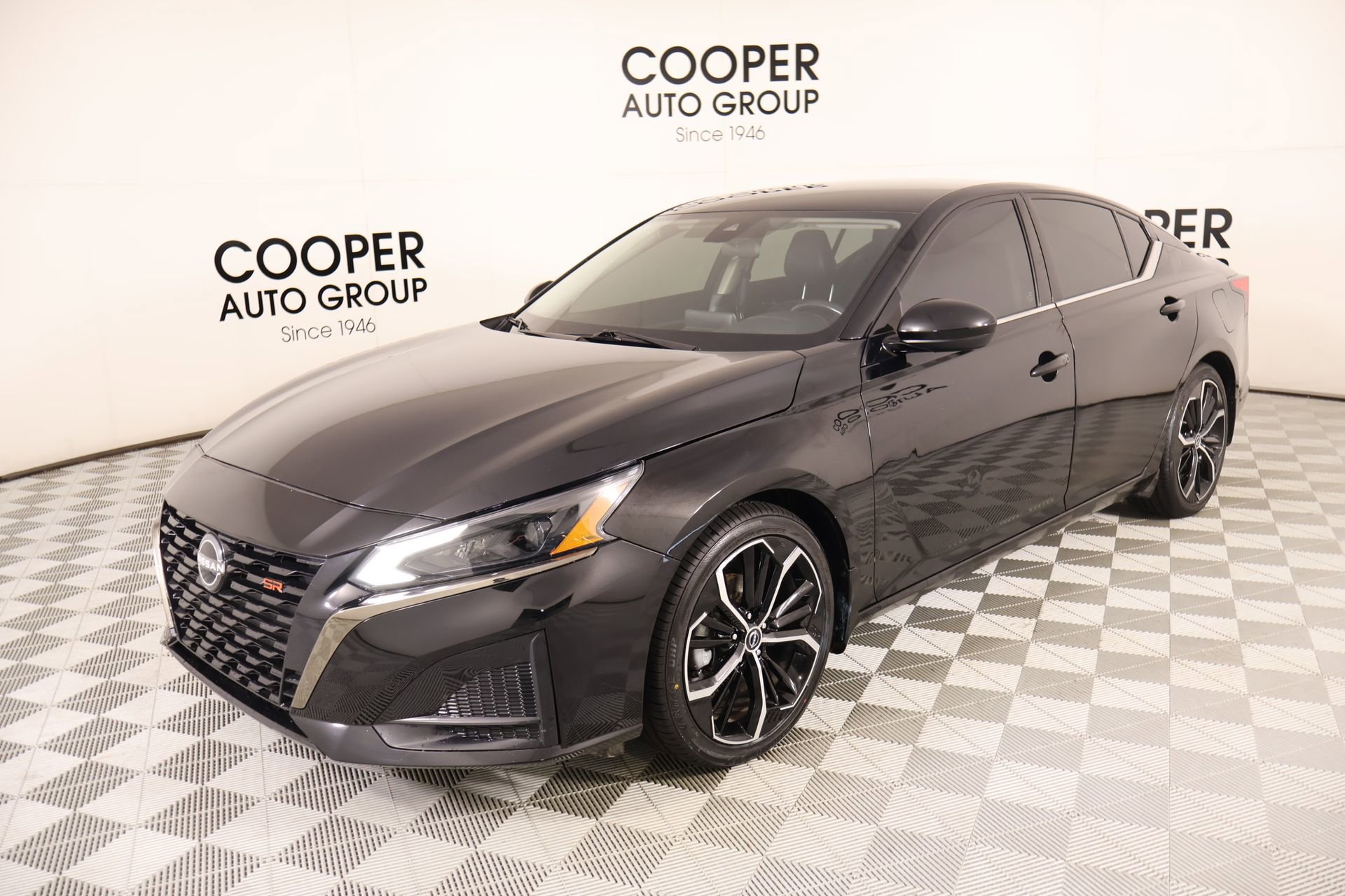 Used 2024 Nissan Altima 2.5 SR FWD image 9