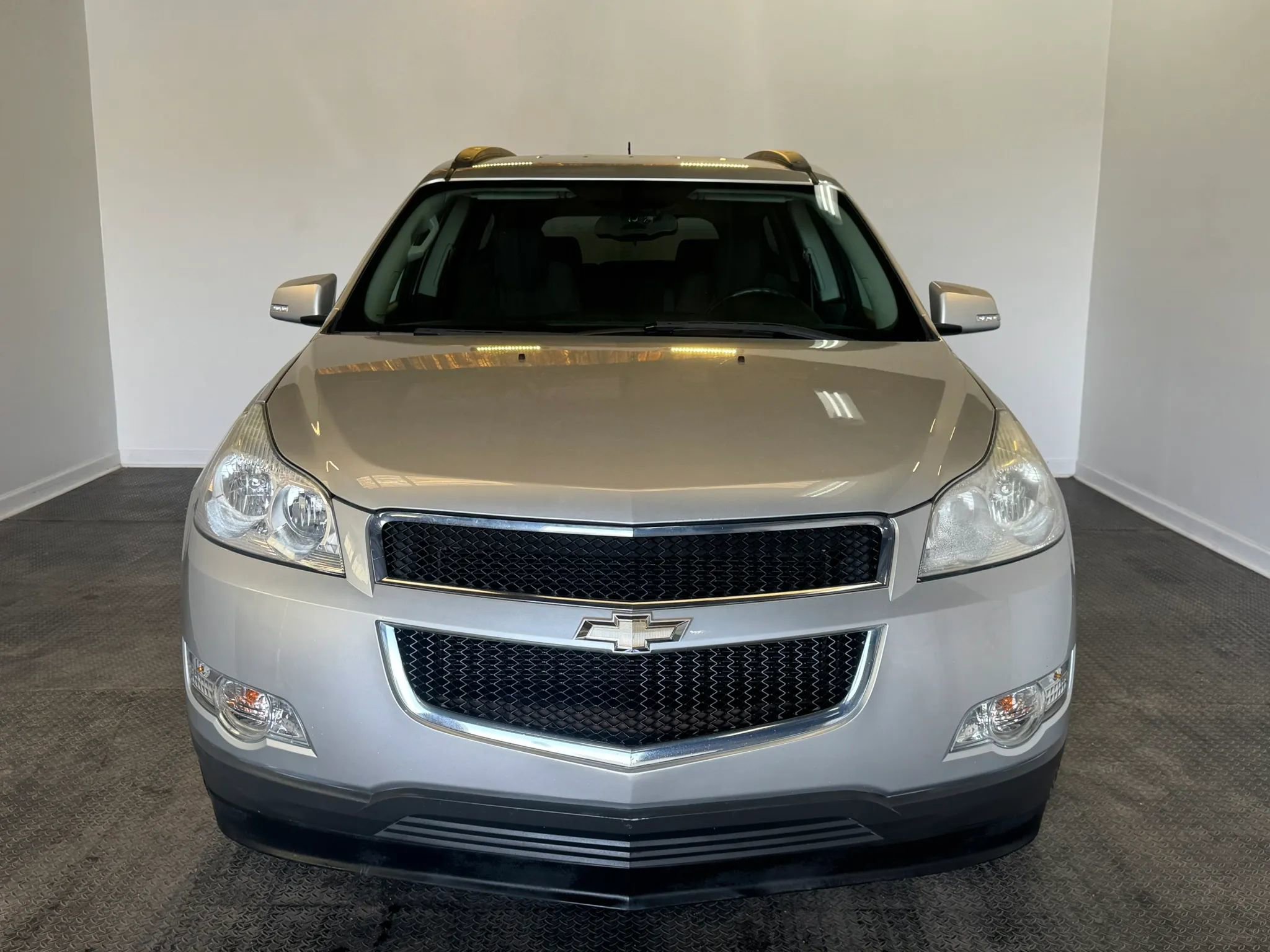 Used 2010 Chevrolet Traverse LT w/ Personal Connectivity Package FWD image 2