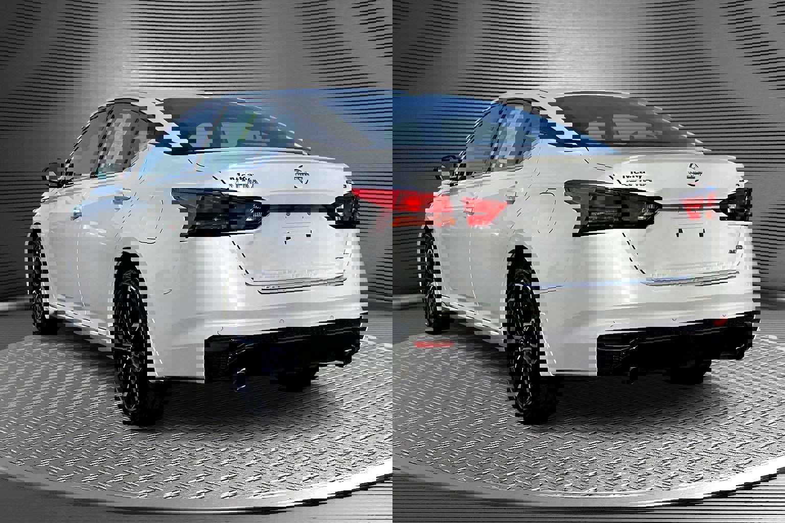 Used 2023 Nissan Altima 2.5 SR w/ SR Premium Package image 4