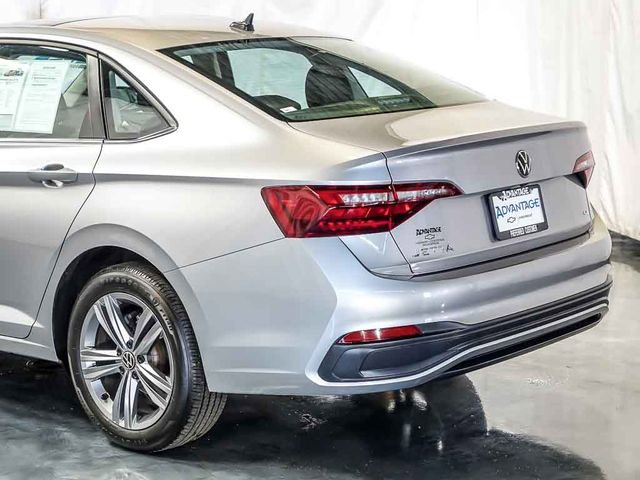 Used 2024 Volkswagen Jetta SE FWD image 10