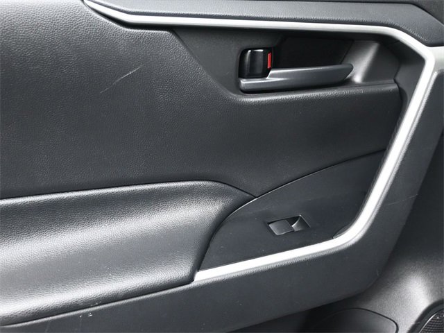 Used 2021 Toyota RAV4 LE image 14