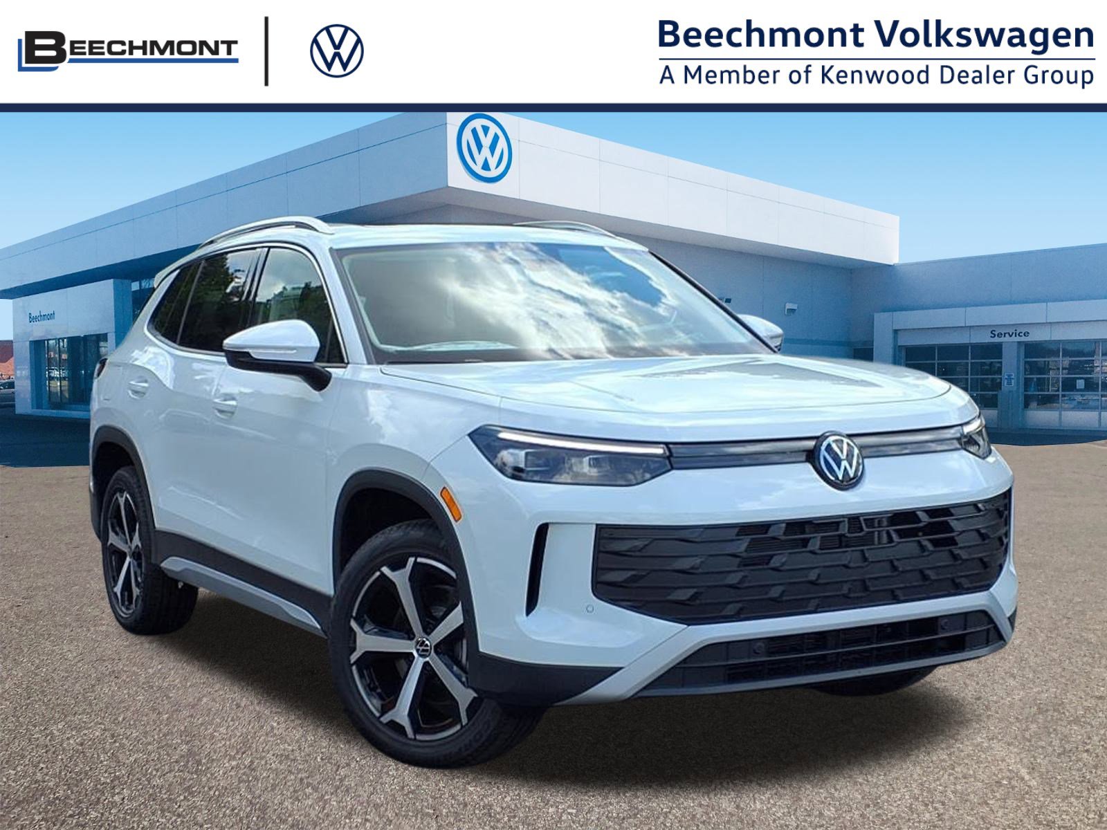 New 2025 Volkswagen Tiguan SE image 1