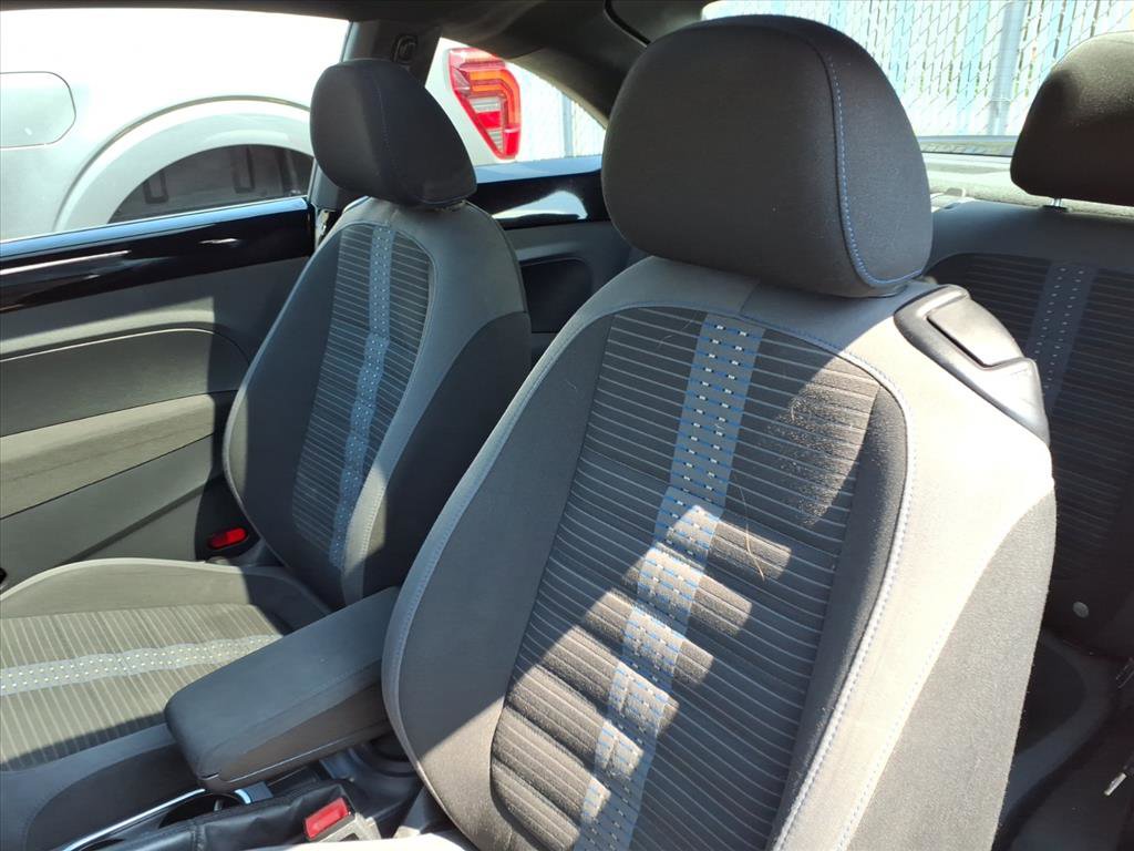 Used 2014 Volkswagen Beetle R-Line FWD image 10