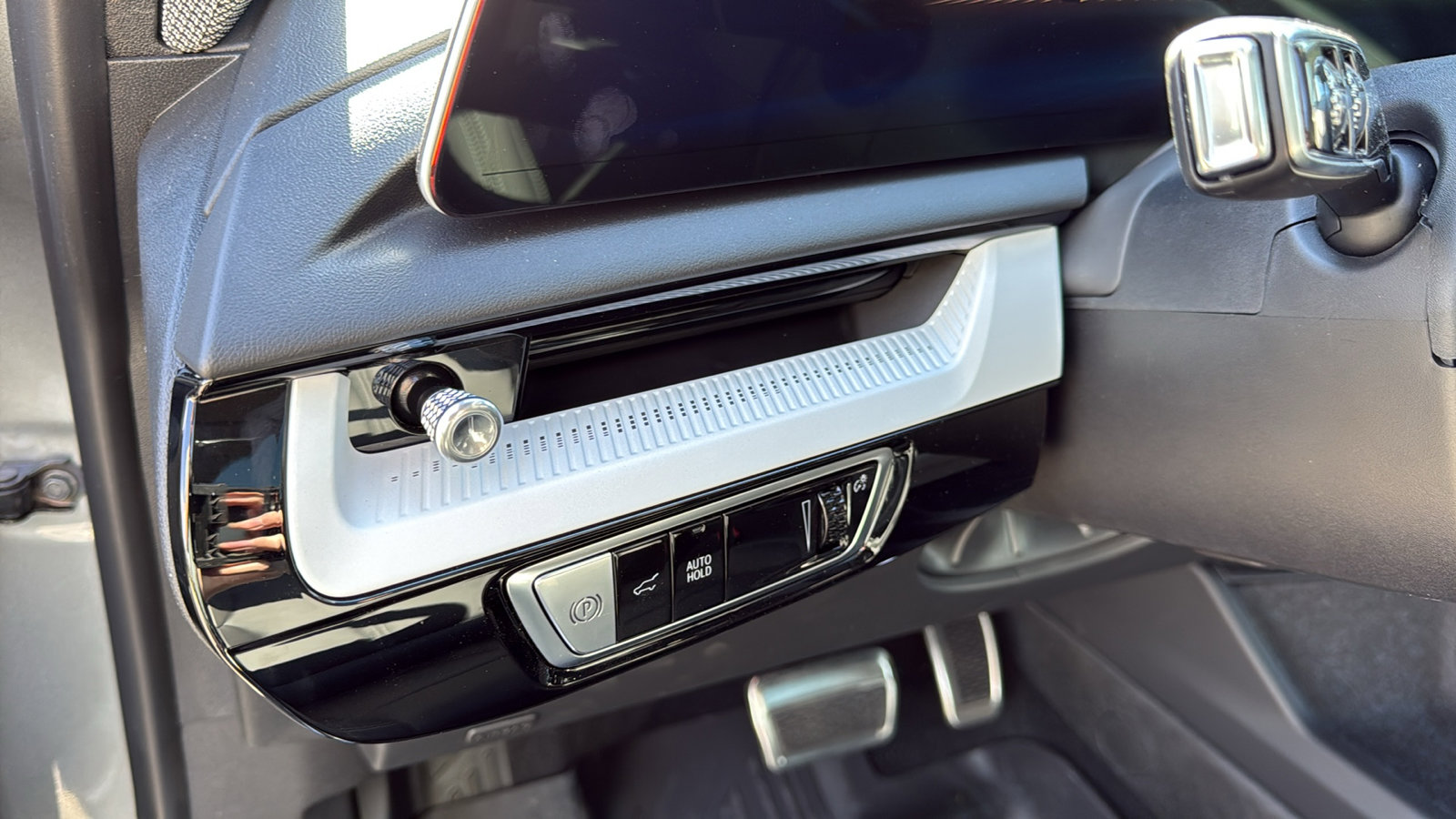 New 2025 Cadillac Optiq Luxury 1 w/ LPO, Floor Liner Package image 12