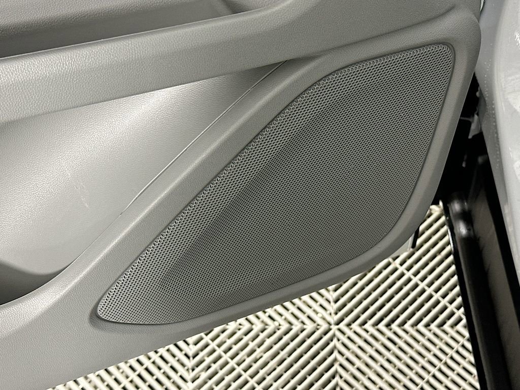 Used 2023 GMC Terrain SLT image 24