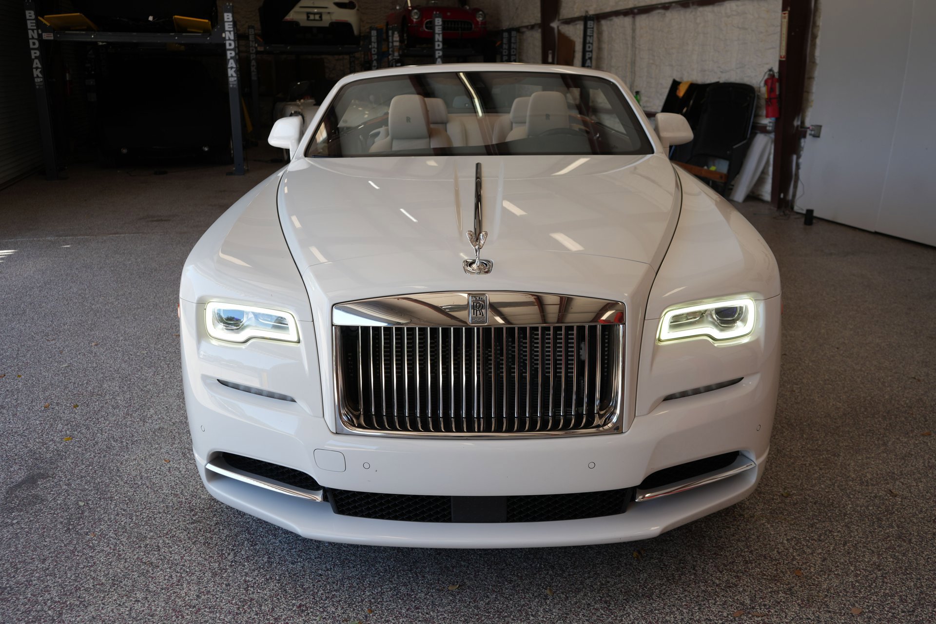 Used 2017 Rolls-Royce Dawn image 31