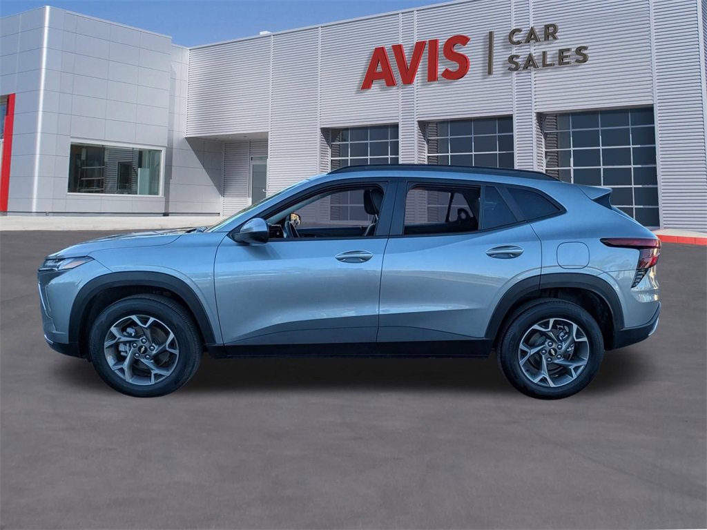 Used 2025 Chevrolet Trax LT w/ LT Convenience Package image 10