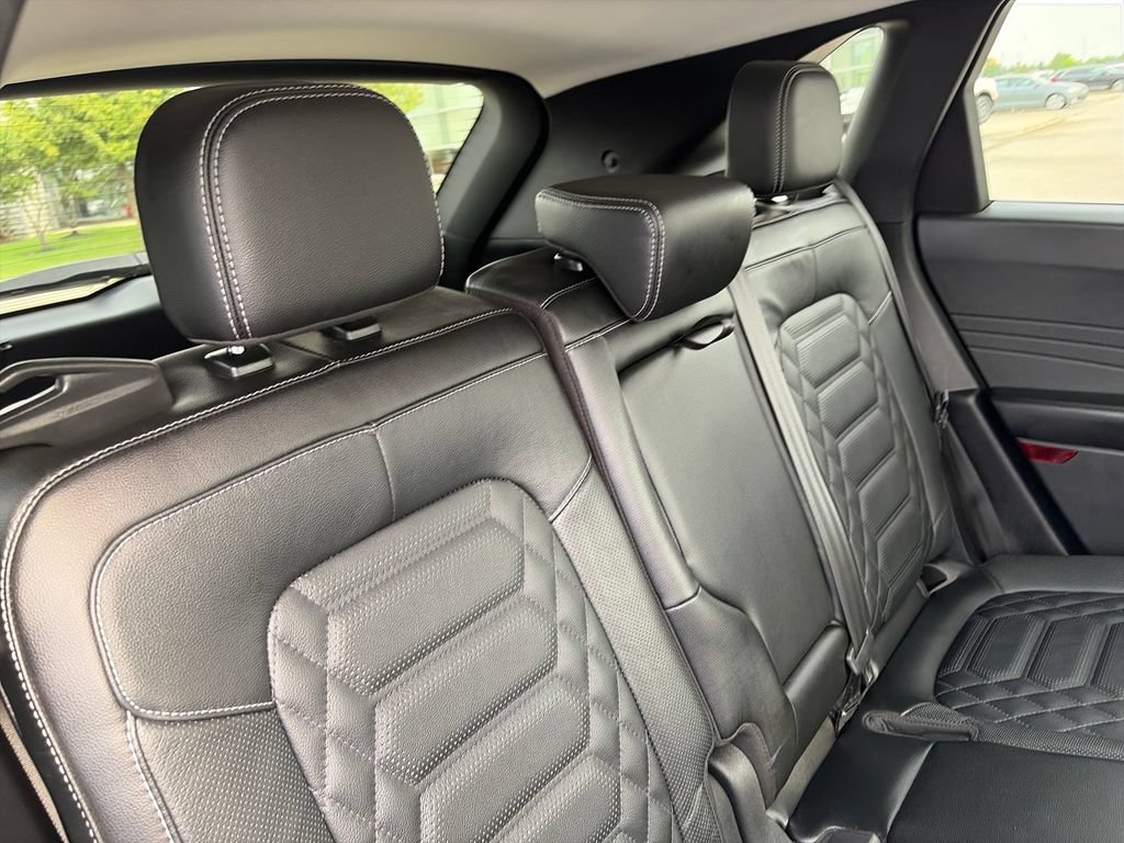 Used 2024 Ford Escape Platinum w/ Premium Technology Package AWD/4WD image 34