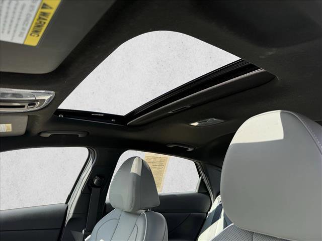 Certified 2025 Hyundai Elantra Limited image 15