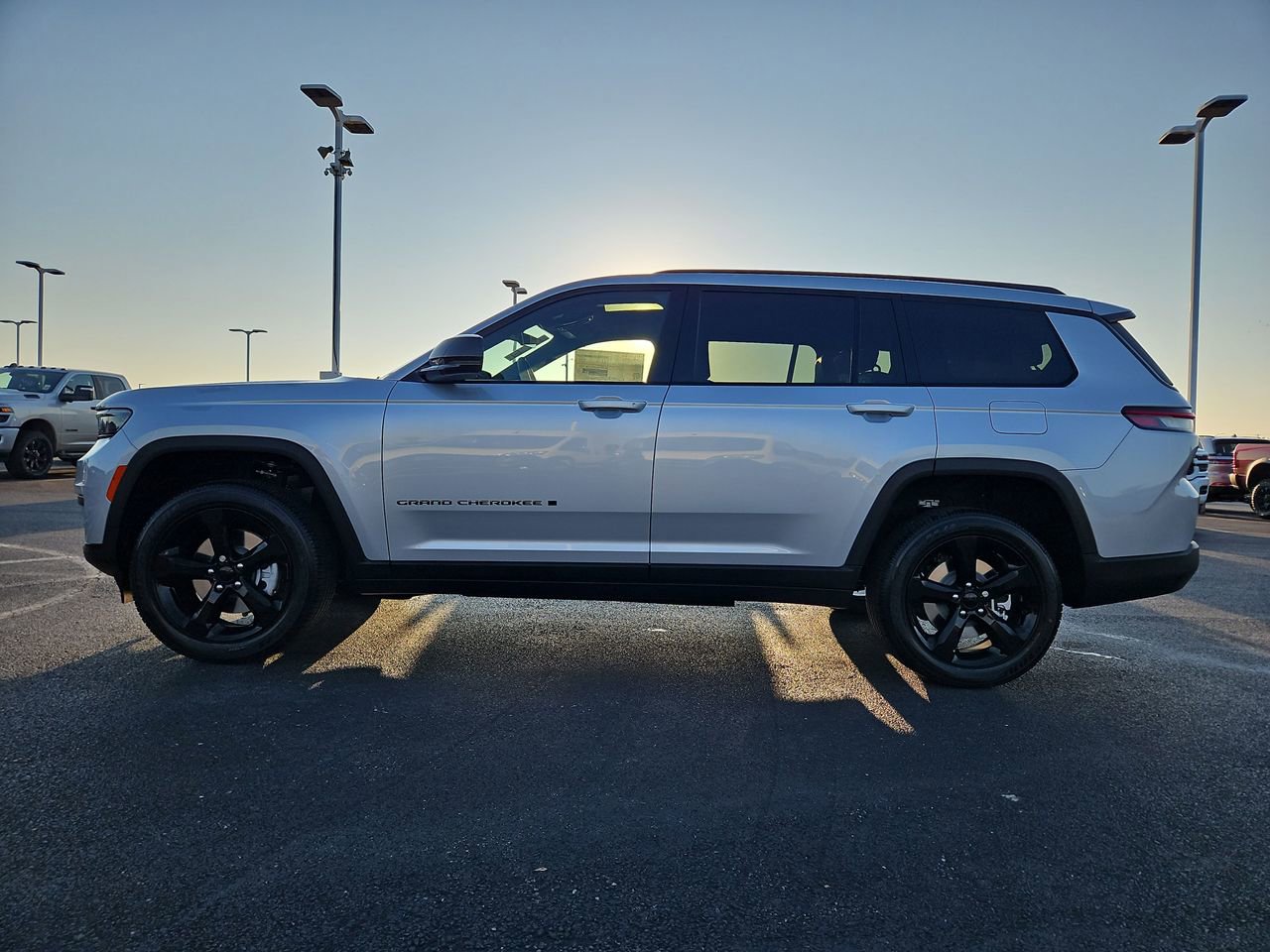 New 2025 Jeep Grand Cherokee L Altitude image 4