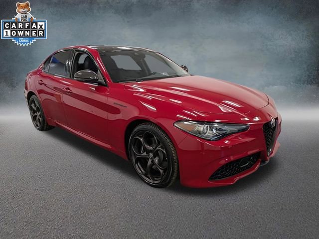 Used 2023 Alfa Romeo Giulia Estrema AWD/4WD image 3