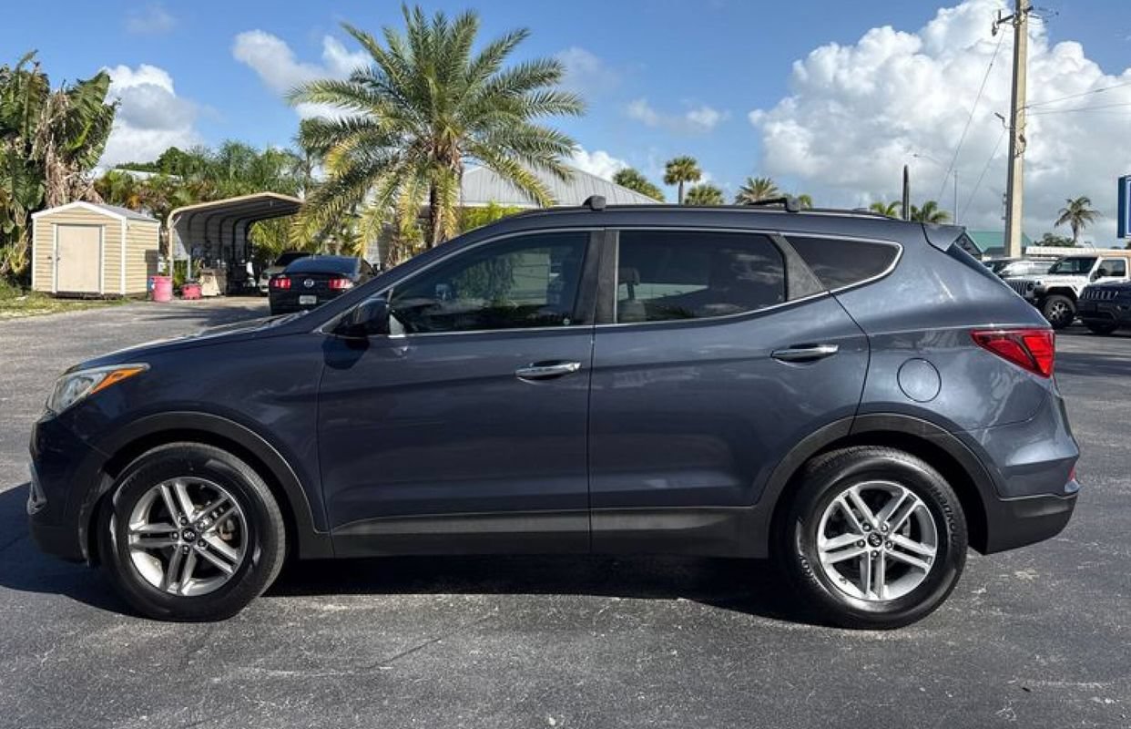 Used 2017 Hyundai Santa Fe Sport FWD image 2